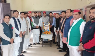 डॉ अम्बेडकर के परिनिर्वाण दिवस पर दी सपा ने श्रद्धांजलि