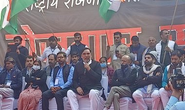 राष्ट्रीय रोजगार निति बनाने के लिए जंतर मंतर पर 30 से ज्यादा संगठनों ने मिलकर किया रोजगार संसद का आयोजन