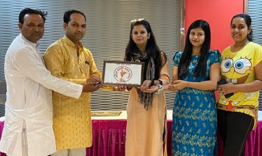 समाज सेवी रश्मि पाण्डेय को किया गया सम्मानित