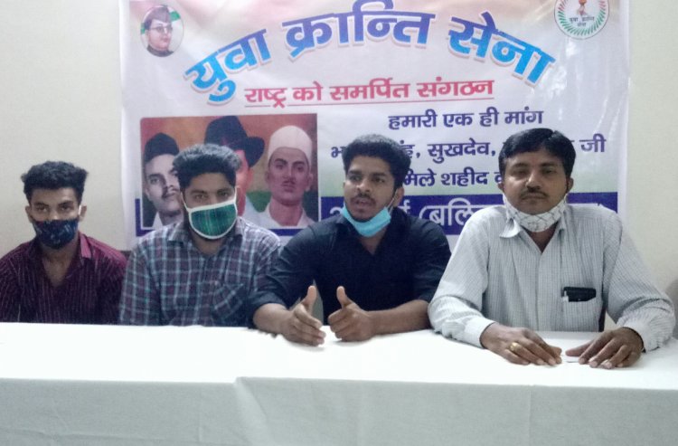 भगत सिंह राजगुरु और सुखदेव के शहीद दिवस पर युवा क्रांति सेना ने गोद लिए तीन बच्चे