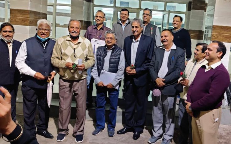 नोएडा : आरडबल्यूए-23 का चुनाव संपन्न एमपी शर्मा बने अध्यक्ष - महेश सक्सेना बने महासचिव