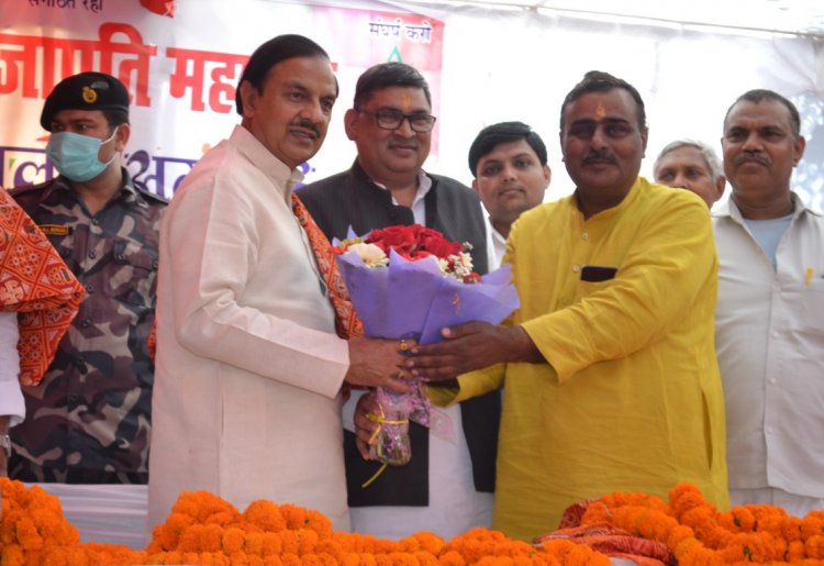 राष्ट्रीय प्रजापति महासंघ ने मनाया होली मिलन