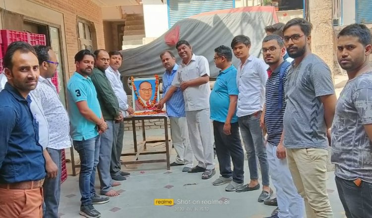 सपा कार्यकर्ताओं ने मनाई भारत रत्न डॉक्टर भीमराव अंबेडकर की 131वीं जयंती