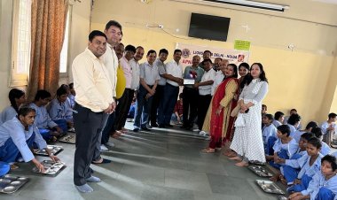 लायंस क्लब दिल्ली नोएडा ने किया अपना घर आश्रम का भ्रमण