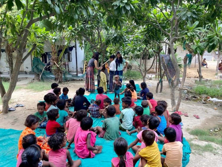 एथोमार्ट चेरिटबल ट्रस्ट द्वारा बच्चों को साफ़ सफ़ायी पर कार्यशाला के साथ निशुल्क हेयर कट किया गया