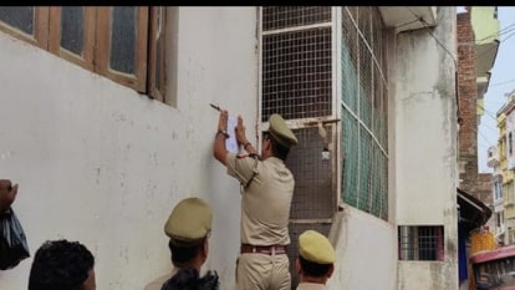 पुर्व विधायक की पत्नी बेटे व दो साले भगोड़ा घोषित,  नोटिस चस्पा