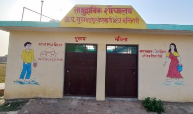 सामुदायिक शौचालय पर लटकता रहा ताला, अन्दर केबल स्टार्टर चोरो ने खंगाला