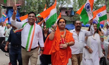 पूर्व प्रधानमंत्री स्व.अटल बिहारी वाजपेयी जी की पुण्यतिथि पर नोएडा एसोसिएशन सेक्टर-9 ने निकाली तिरंगा यात्रा