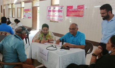 बची हुई दवाइयों को नोएडा लोक मंच के द्वारा संचालित दवा बैंक में दान करें - महेश सक्सेना