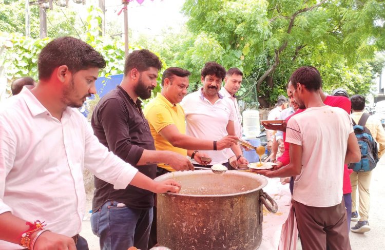 लड्डू गोपाल जी की छठी पर सेक्टर-9 में हुआ भव्य भंडारे का आयोजन