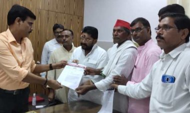 सदर विधायक जय किशन साहू ने सौंपा पत्रक