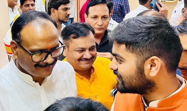 गाजीपुर की स्वास्थ्य व्यवस्था चरमराई ,भाजपा युवा नेता ने डिप्टी सीएम को सौंपा पत्र