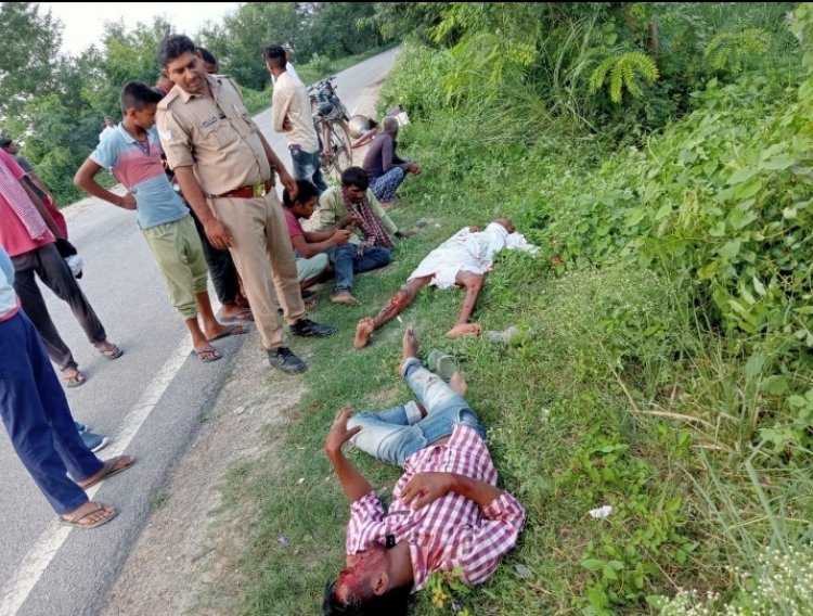 तेज रफ्तार बस ने बाइक सवारों को मारा टक्कर तीन घायल