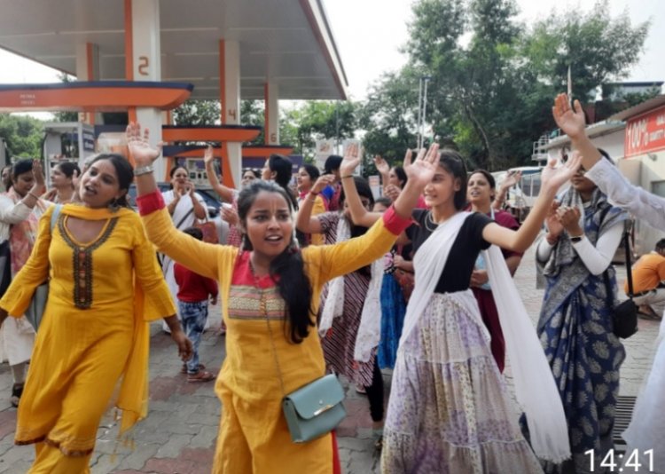 17 से 23 सितम्बर तक इस्कॉन पूरे विश्व भर में विश्व हरिनाम उत्सव के रूप में मनाता है