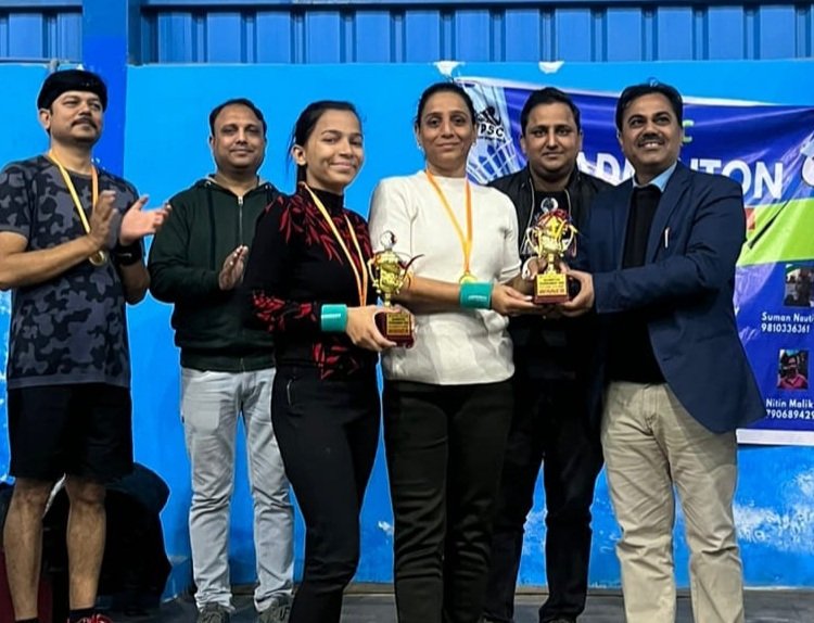 बैडमिंटन टूर्नामेंट में महिलाओं बच्चों सहित 50 खिलाड़ियों ने लिया भाग