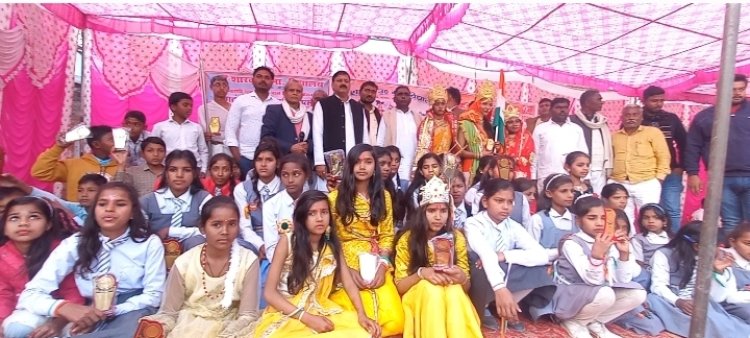मां शारदा उच्चतर माध्यमिक विद्यालय में धूमधाम से मना गणतंत्र दिवस