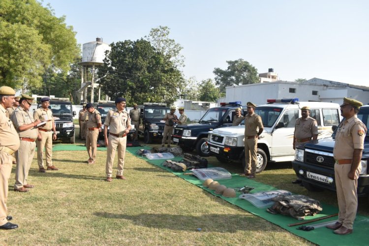पुलिस अधिक्षक ने लिया परेड सलामी, गाड़ियों का किया निरीक्षण