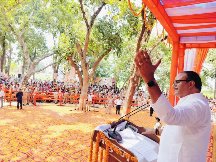 लोकसभा गाजीपुर कि चुनावी जनसभा को उपमुख्यमंत्री बृजेश पाठक ने किया सम्बोधित  भीषण धूप और गर्मी में भी डटे रहे लोग