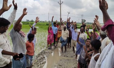 ग्रामीणों ने लगाया ग्राम प्रधान मुर्दाबाद का नारा