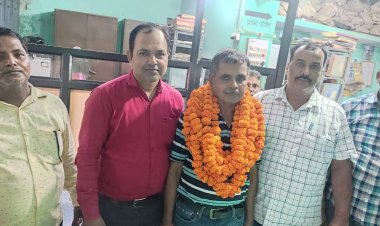 जिला सहकारी बैंक के कैशियर के सेवानिवृत पर हुआ भावभीनी विदाई