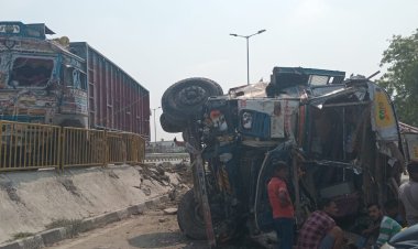 दो ट्रकों में जोरदार  टक्कर दो घायल 