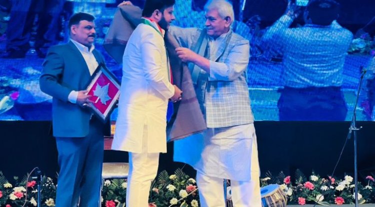सिद्धार्थ राय को मिला जम्मू कश्मीर में राज्य अतिथि का दर्जा, एल जी मनोज सिन्हा ने किया सम्मानित