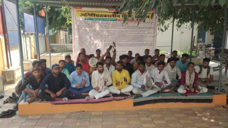 छात्र नेताओं का छठे दिन धरना जारी, बजी थाली