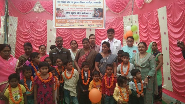 नगर पालिका अध्यक्ष ने बच्चों को भोजन परोस कर शुरू किया हॉट कुक मील योजना