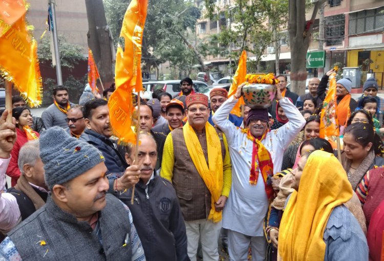 रजत विहार निवासियों ने अयोध्या से आए पूजित अक्षत का मंत्र उच्चारण कर अक्षत किए प्राप्त