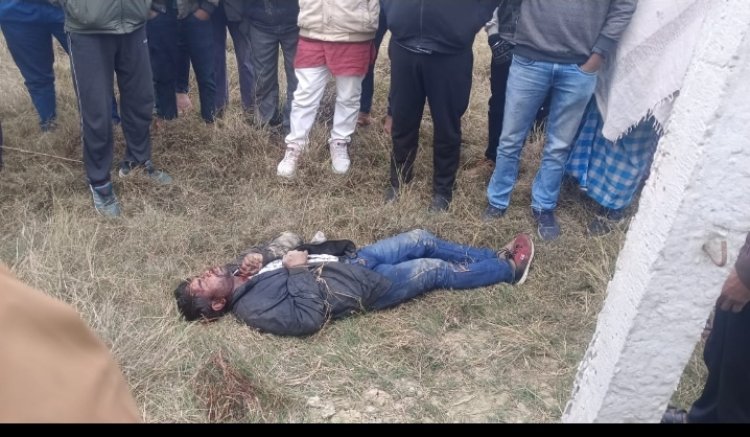 फोर लेन किनारे खाई में युवक का मिला शव, हत्या या हादसा पुलिस जांच में जुटी