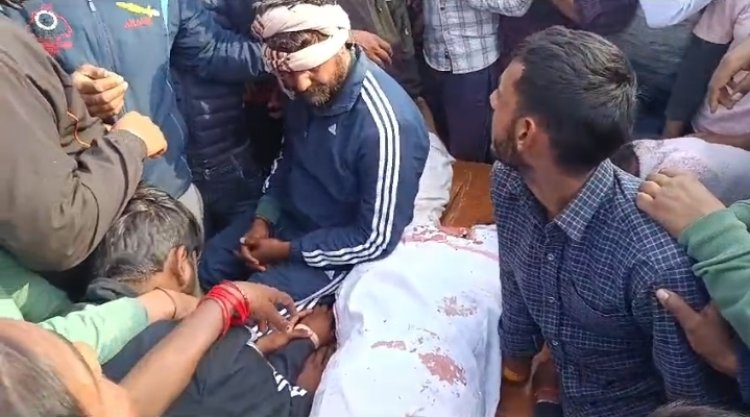 गाजीपुर में युवक की गोली मारकर हत्या, ग्रामीणों ने किया सड़क जाम, सूचना पर पहुंचें एसपी ओमवीर सिंह