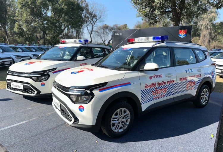 किआ इंडिया ने पंजाब पुलिस को 71 उद्देश्य-निर्मित वाहनों के रूप में स्पेशली कस्टमाइज़्ड कैरेंस डिलीवर किए