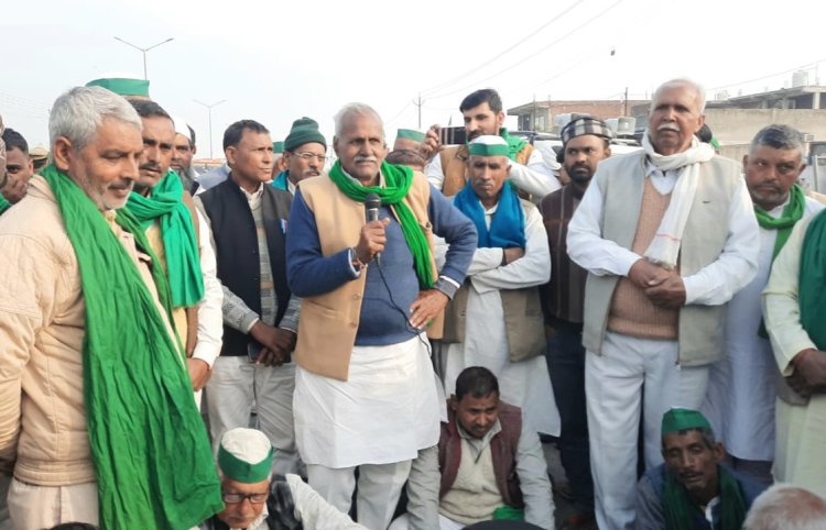 कई राज्यों से किसानों ने पैदल, बस व ट्रेन से दिल्ली की तरफ शुरू किया कूच