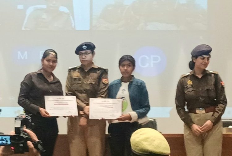 नोएडा पुलिस ने वाईएसएस फाउंडेशन की महिला इकाई को किया सम्मानित