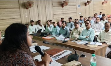 लोकसभा चुनाव की तैयारियों में जुटा जिला प्रशासन, डीएम ने दिया निर्देश