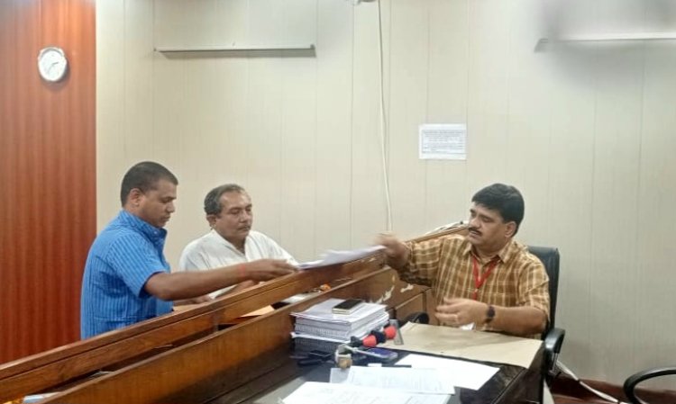 निर्दलीय प्रत्याशी के रूप में प्रवीण शर्मा ने भरा अपना नामांकन