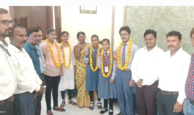 सीबीएसई बोर्ड में एस एस पब्लिक स्कूल के शिवानी वर्मा 95% तो अमित यादव ने 94% अंक लाकर किया नाम रोशन