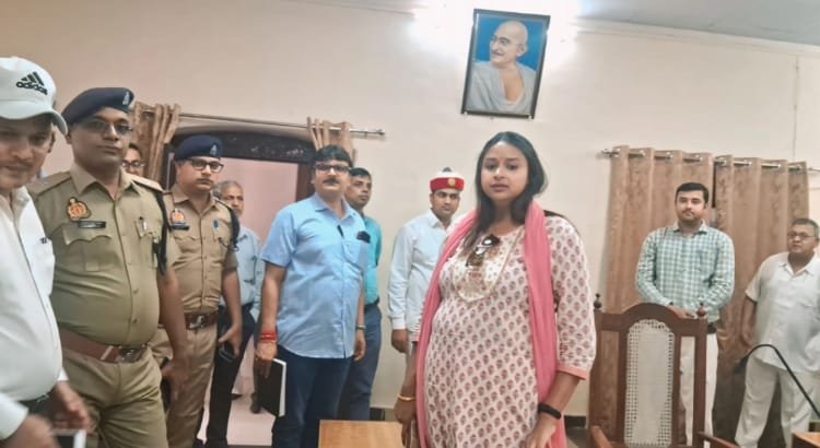 7 मई को होगा नामांकन, डीएम ने लिया जायजा