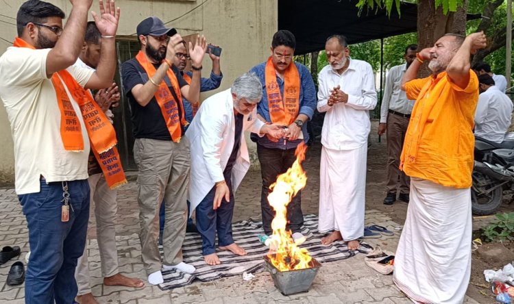 पुलिस बुद्धि शुद्धि यज्ञ किया डॉ बी पी त्यागी व श्री सीतारमन एस रामा शास्त्री ने 