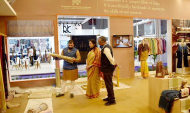 Chairman Shri Manoj Kumar, Khadi and Village Industries Commission (KVIC) visited Bharat Tex-2025 on Monday
