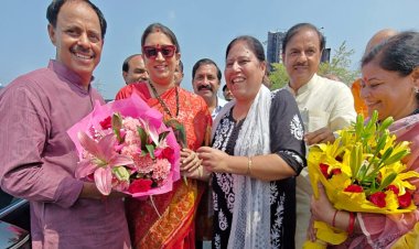 नोएडा आगमन पर हुआ केंद्रीय मंत्री स्मृति ईरानी का भव्य स्वागत