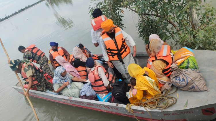 बीएसएफ के साथ पंजाब बॉर्डर के कसोक्के गाँव में राहत वितरण अभियान