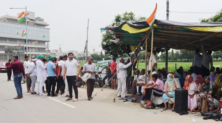 वेव सिटी के निवासियों ने ली चैंन की सांस, अराजक तत्वों के धरने—प्रदर्शन से थे परेशान 