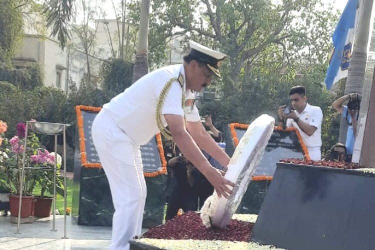 नौसेना प्रमुख ने गौतम बुद्ध नगर के 45 शहीदों को दी श्रद्धांजलि