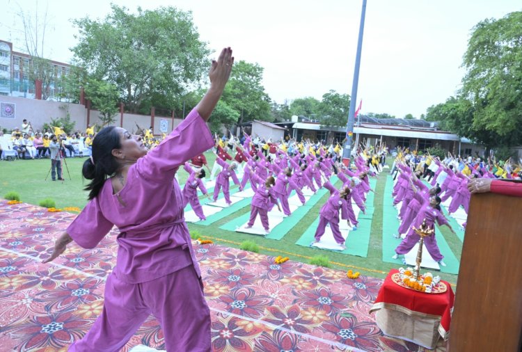 हजारों लोगों ने लिया प्लास्टिक मुक्त भारत का संकल्प, योग दिवस पर दिखी नई सोच