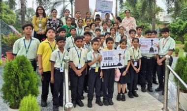 कारगिल विजय दिवस पर विद्यार्थियों की श्रद्धांजलि का केंद्र बना शहीद स्मारक