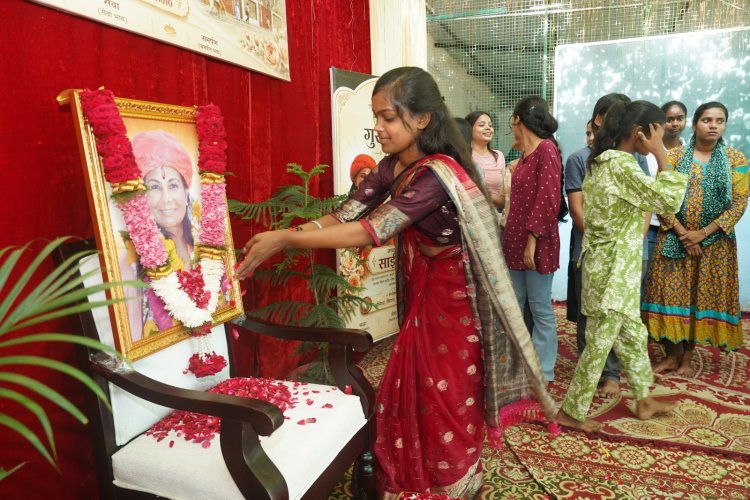 साईं माँ के शिष्यों ने सांस्कृतिक प्रस्तुतियों और खाद्य पार्सल वितरण के साथ मनाई गुरु पूर्णिमा
